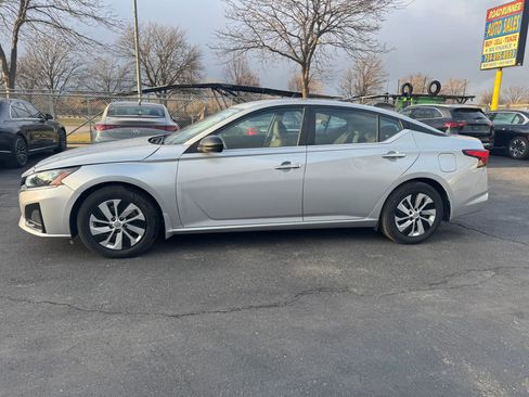 Used 2024 Nissan Altima 2.5 S image 3