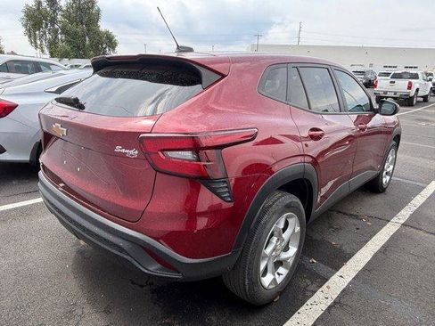 Used 2024 Chevrolet Trax LS w/ LS Convenience Package image 3