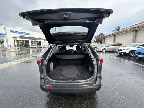 Used 2020 Toyota RAV4 LE image 23
