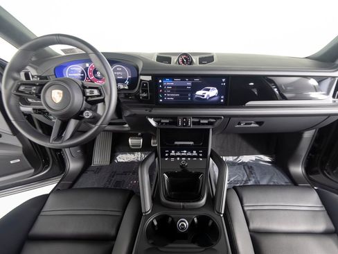 Certified 2025 Porsche Cayenne GTS AWD/4WD image 30