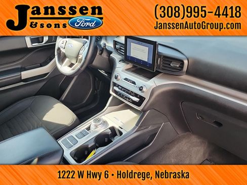 Used 2021 Ford Explorer XLT RWD image 8