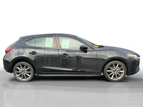 Used 2018 MAZDA MAZDA3 Grand Touring w/ Premium Equipment Package image 6