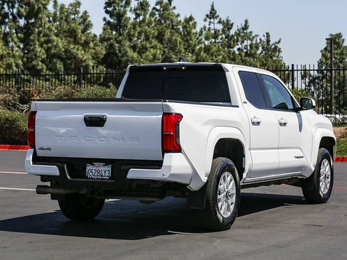 Certified 2024 Toyota Tacoma SR5 AWD/4WD image 7