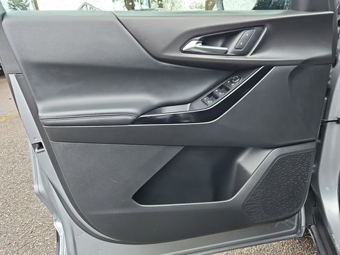 Used 2025 Chevrolet Equinox LT image 9