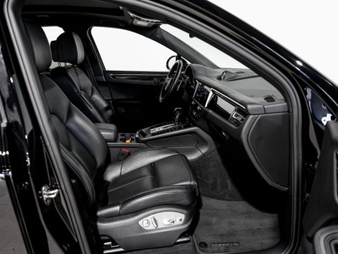 Used 2024 Porsche Macan image 23