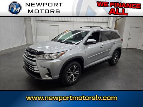 Used 2019 Toyota Highlander LE image 1