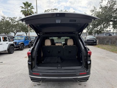 Used 2025 Buick Enclave Preferred w/ Power Package image 35