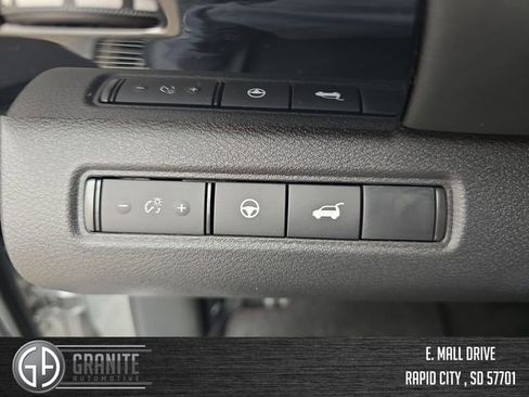 New 2025 Nissan Pathfinder SV AWD/4WD image 30