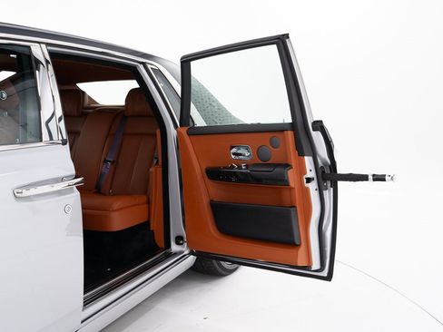 Certified 2018 Rolls-Royce Phantom Sedan image 28