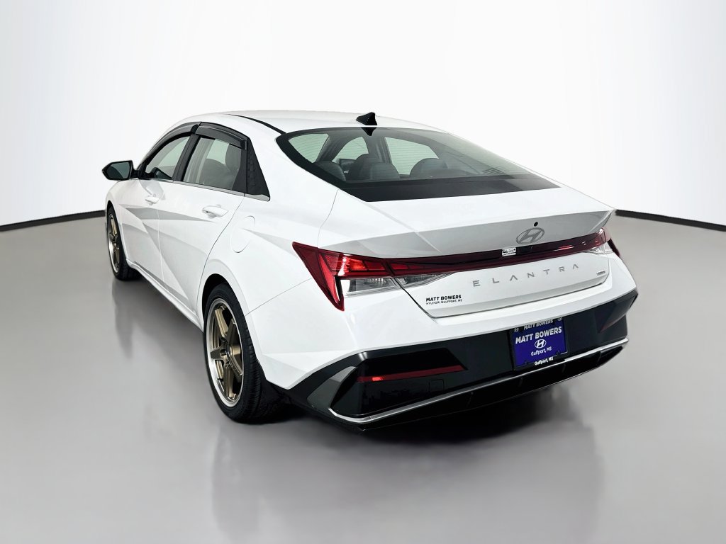 Certified 2025 Hyundai Elantra Limited FWD image 7