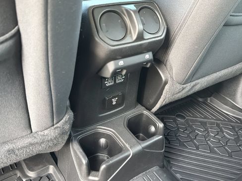 Used 2022 Jeep Wrangler Unlimited Sahara AWD/4WD image 19