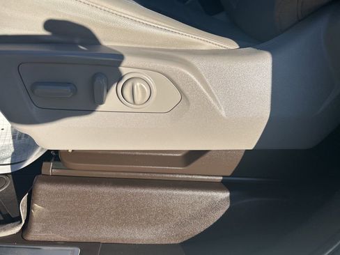 Used 2022 Chevrolet Silverado 2500 LTZ w/ LTZ Convenience Package image 14