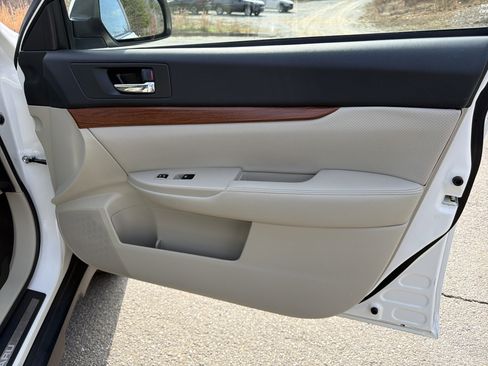 Used 2014 Subaru Outback 2.5i Limited image 14
