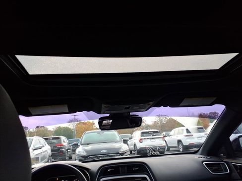 Used 2023 Nissan Maxima SR w/ Sport Mat Group image 9