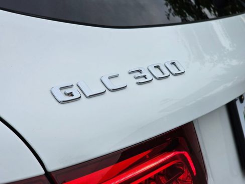 Used 2019 Mercedes-Benz GLC 300 4MATIC image 10