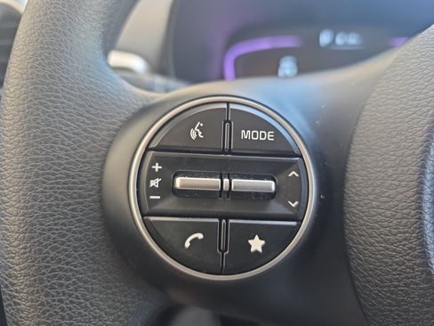Certified 2025 Kia Soul LX w/ LX Technology Package FWD image 24