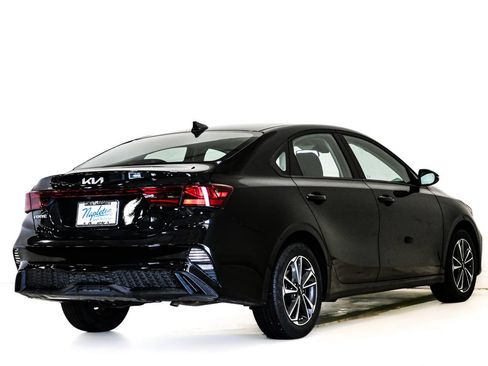Used 2024 Kia Forte LXS w/ LXS Technology Package FWD image 6
