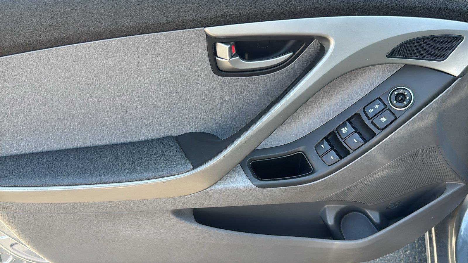 Used 2016 Hyundai Elantra SE FWD image 8