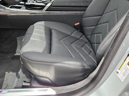 Used 2025 BMW 740i image 4
