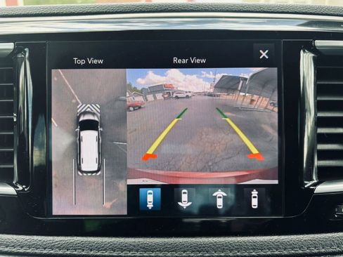 Used 2018 Chrysler Pacifica Limited w/ Tire & Wheel Group FWD image 31