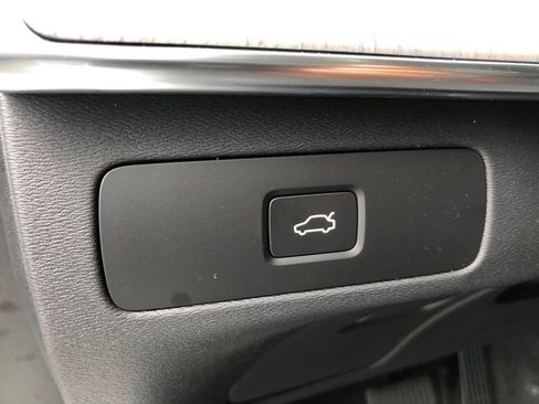 Used 2026 Volvo XC90 B5 Ultra w/ Protection Package Premier image 13