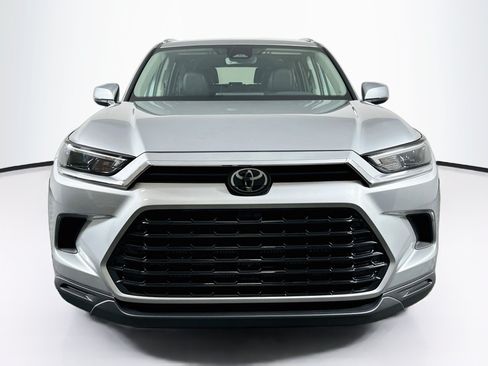 Used 2025 Toyota Grand Highlander AWD image 2