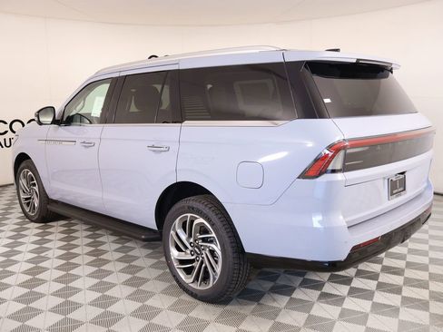 New 2026 Lincoln Navigator Premiere AWD/4WD image 23