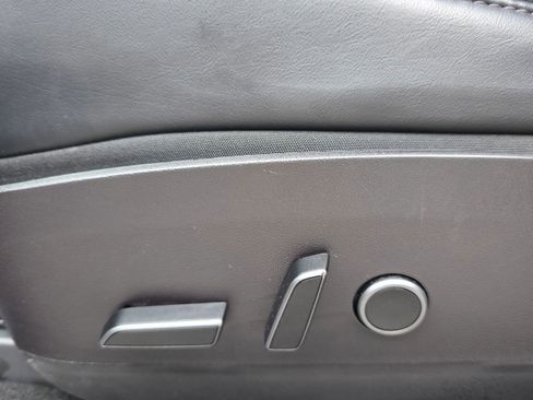 Used 2022 Tesla Model Y Long Range AWD/4WD image 12