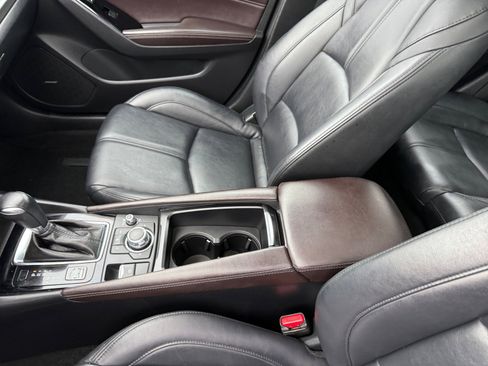 Used 2018 MAZDA MAZDA3 Touring image 14