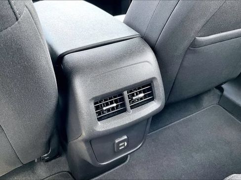 Used 2022 Chevrolet Equinox LS FWD image 10