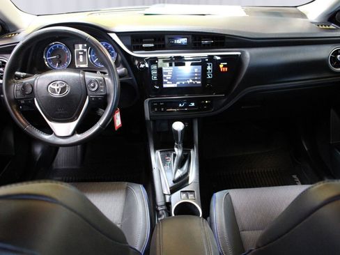 Used 2019 Toyota Corolla SE FWD image 2