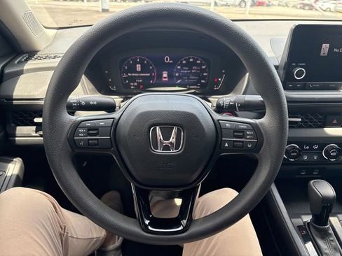 Used 2023 Honda Accord EX image 9