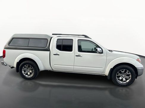Used 2018 Nissan Frontier SV AWD/4WD image 2