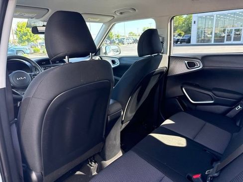 Used 2025 Kia Soul LX w/ LX Technology Package FWD image 25