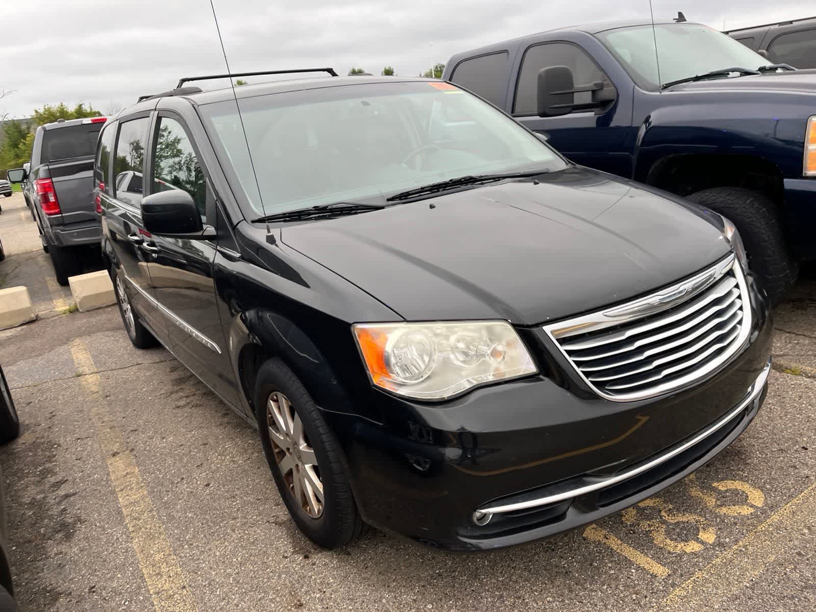 Used 2013 Chrysler Town & Country Touring FWD image 18