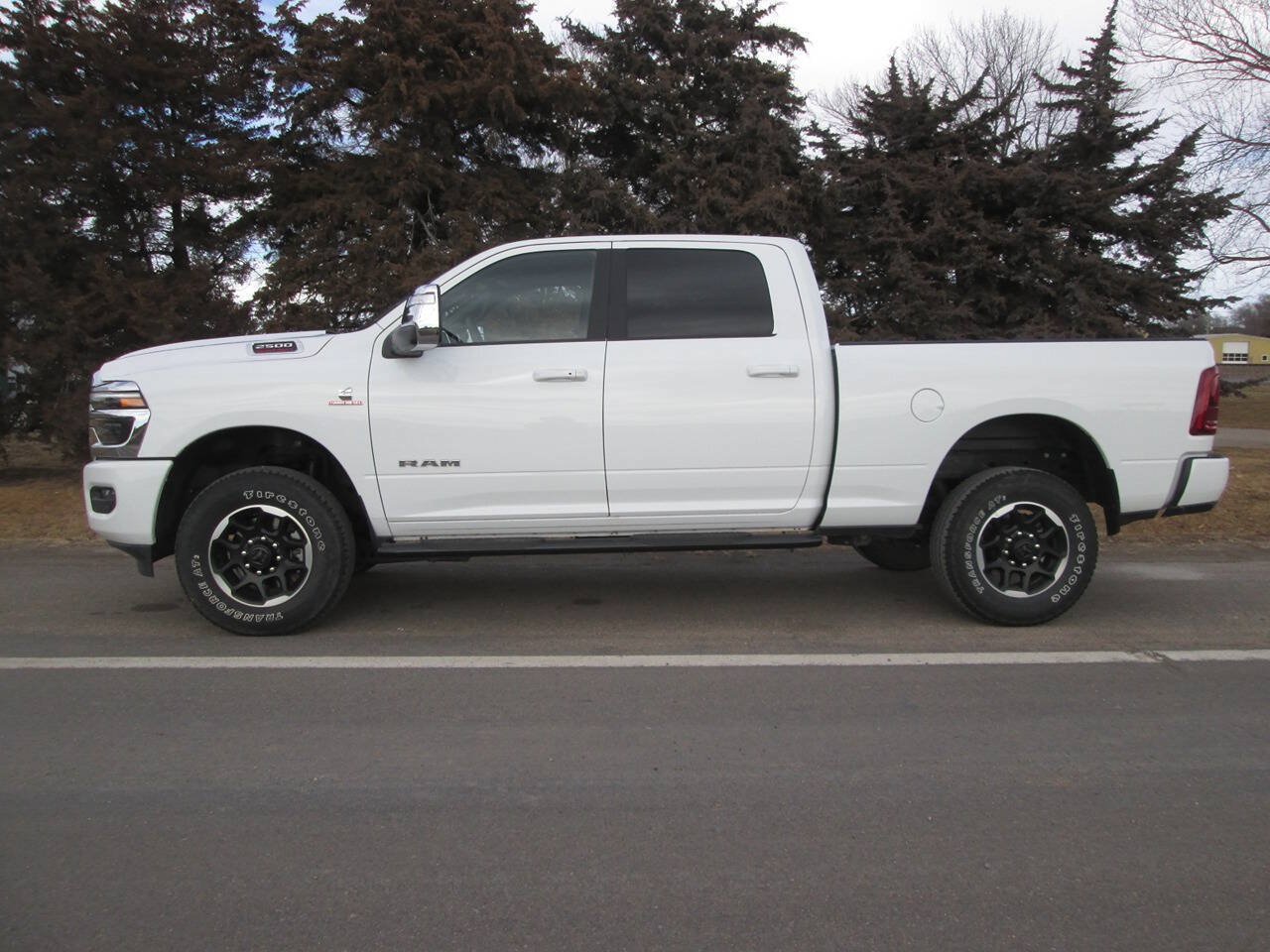 Used 2025 RAM 2500 Laramie AWD/4WD image 10