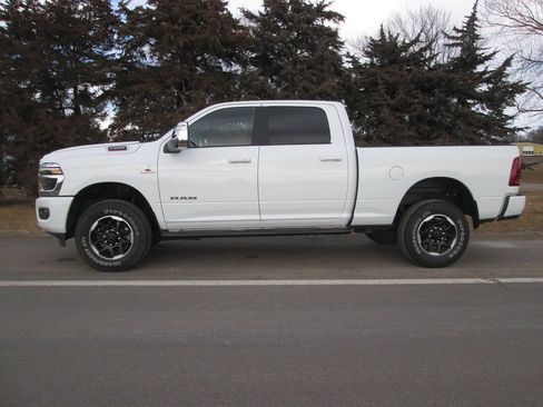 Used 2025 RAM 2500 Laramie AWD/4WD image 10
