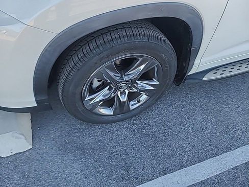 Used 2019 Toyota Highlander Limited Platinum image 26
