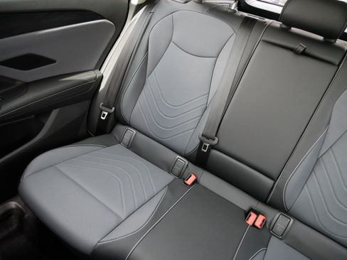 Certified 2025 Volkswagen Tiguan SE w/ Panoramic Sunroof Package AWD/4WD image 12