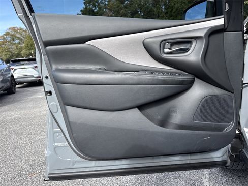 Used 2024 Nissan Murano SV w/ SV Midnight Edition Package image 13