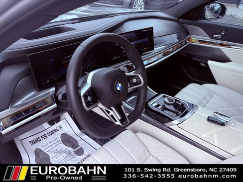 Used 2023 BMW 740i image 8