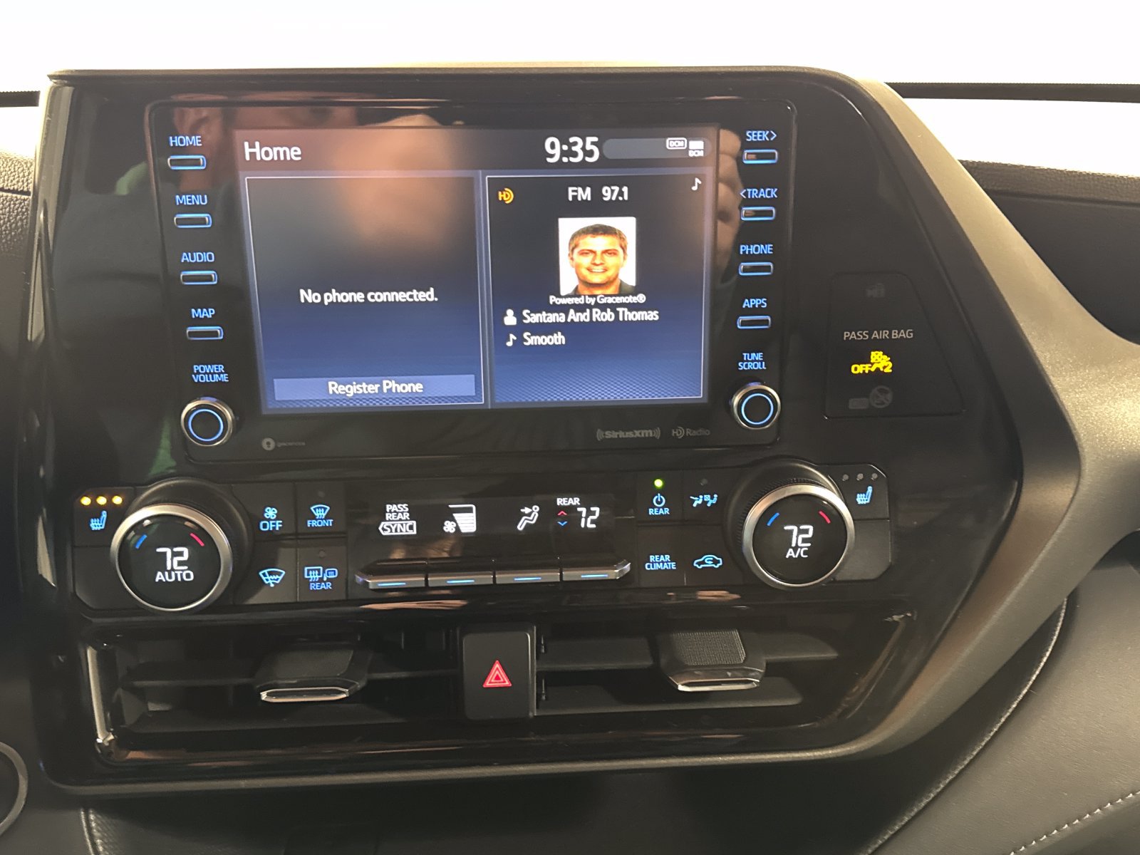 Used 2020 Toyota Highlander XLE AWD/4WD image 17