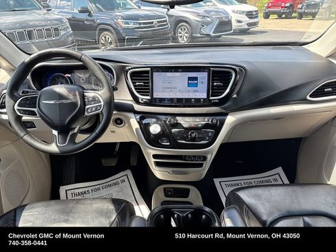 Used 2023 Chrysler Pacifica Touring-L FWD image 27