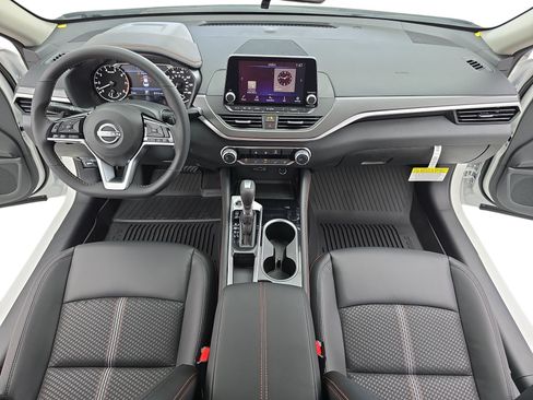 New 2025 Nissan Altima 2.5 SR image 9