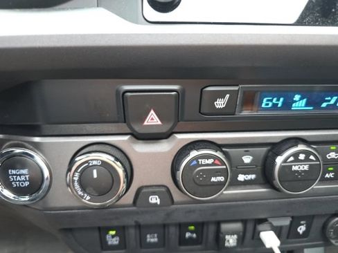 Used 2022 Toyota Tacoma TRD Off-Road w/ TRD Premium Off Road Package AWD/4WD image 7