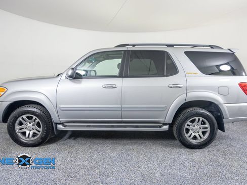 Used 2004 Toyota Sequoia Limited w/ Preferred Accessory Pkg AWD/4WD image 4