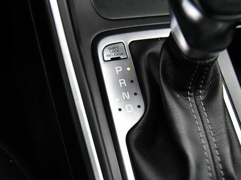 Used 2023 Kia Sorento LX image 24