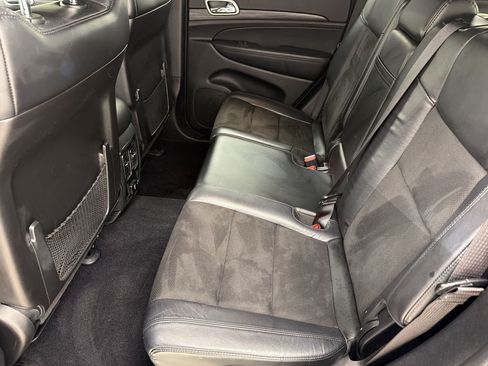 Used 2019 Jeep Grand Cherokee Altitude AWD/4WD image 19