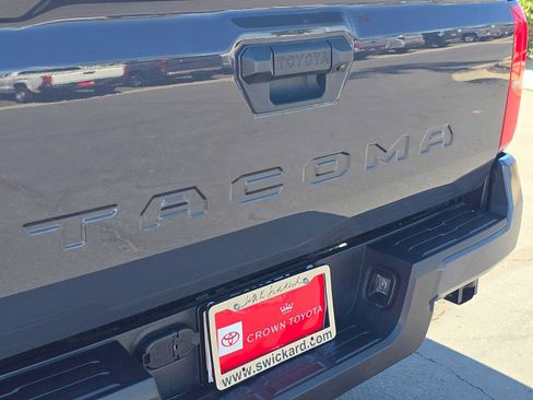 Certified 2025 Toyota Tacoma SR5 AWD/4WD image 16