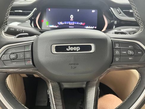 Used 2023 Jeep Grand Cherokee L Limited w/ Luxury Tech Group II AWD/4WD image 22